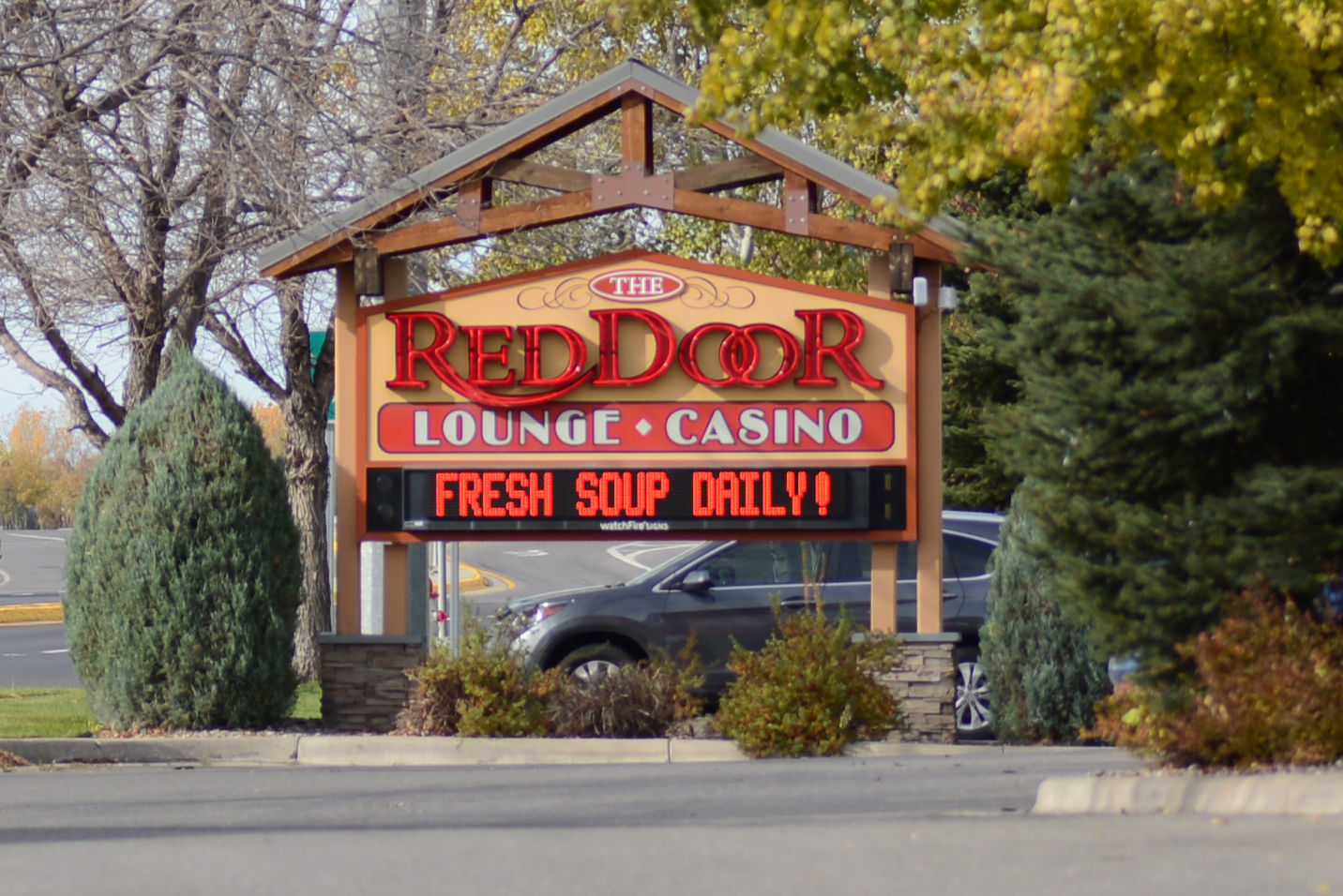 Best Karaoke — The Red Door Lounge